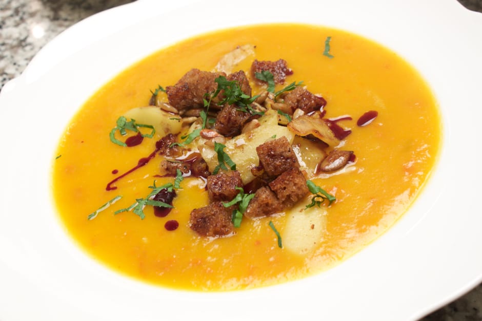Pumpkin soup Recipe with seed oil in addition apple cubes and black bread croutons Picture and recipe of (c) Thomas Sixt