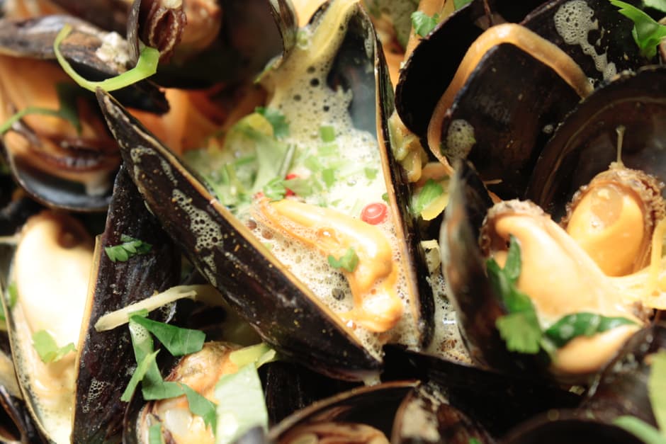 mussels in curry recipe image