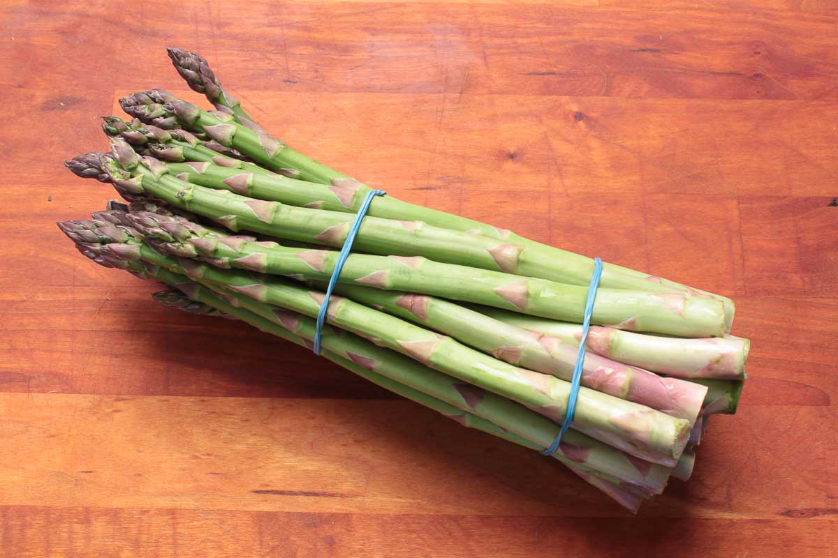 asparagus green or white bread salad