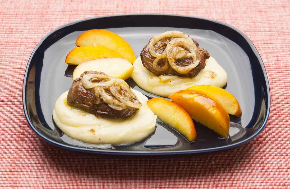 calf liver-berliner-art-or-berliner-liver with apples and mashed potatoes