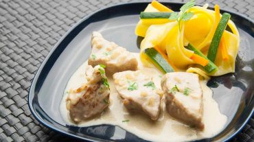 Veal goulash here with cream, ribbon noodles and vegetables. Veal cream goulash optimally prepare recipe picture to contribution