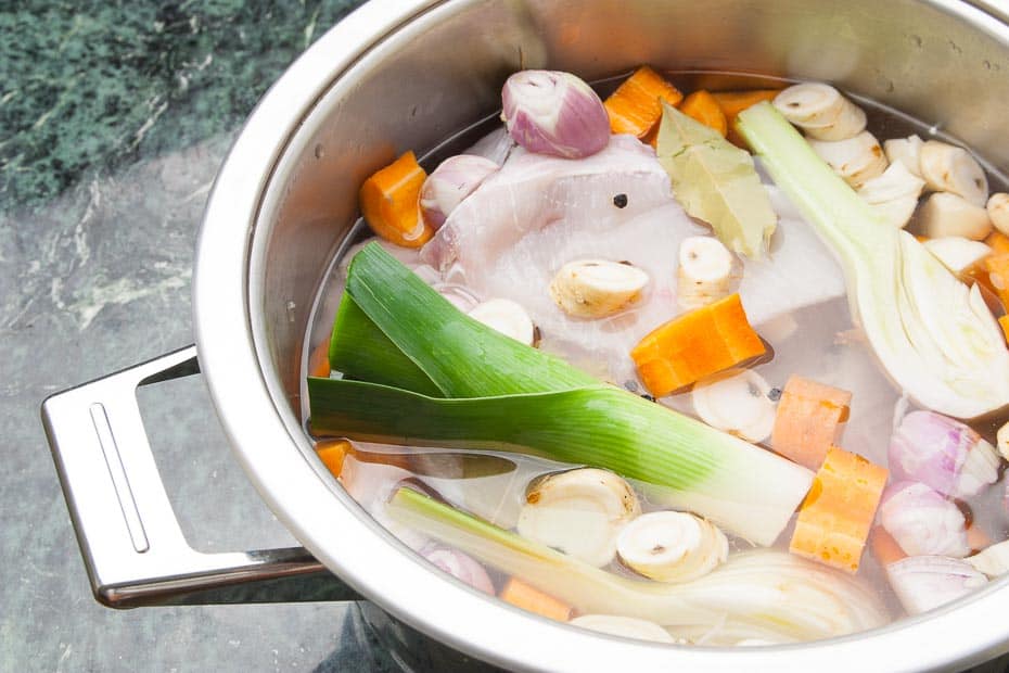 fish-fond-in-the-pot for bouillabaisse