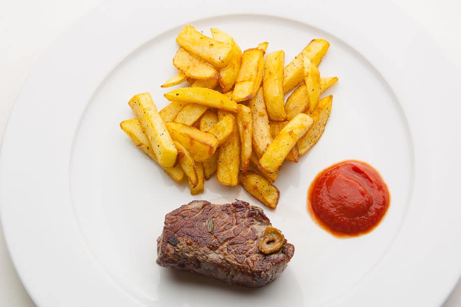 recipe pic steak-with-french fries-and-ketchup