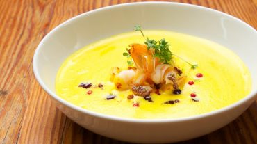 pumpkin soup with prawns and curry