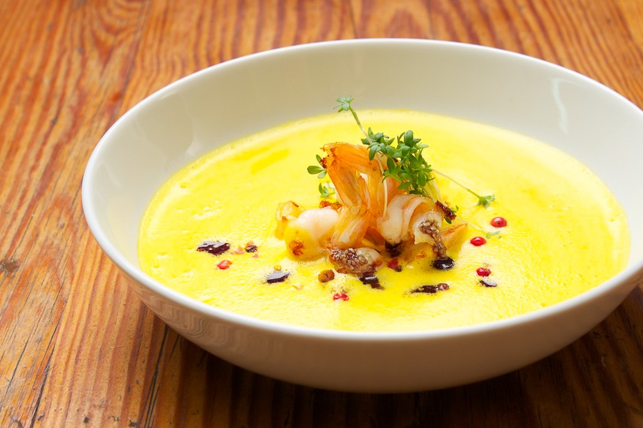 pumpkin soup with prawns and curry