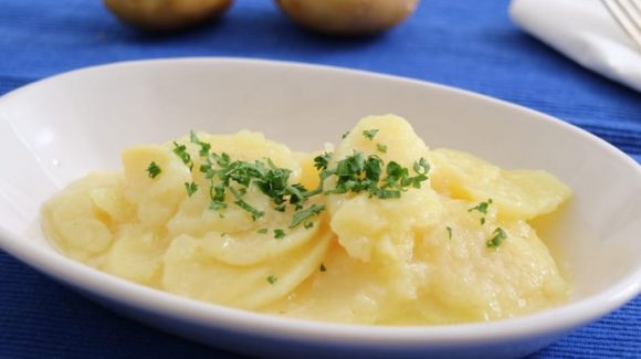 photo of the vinegar-oil-potato salad