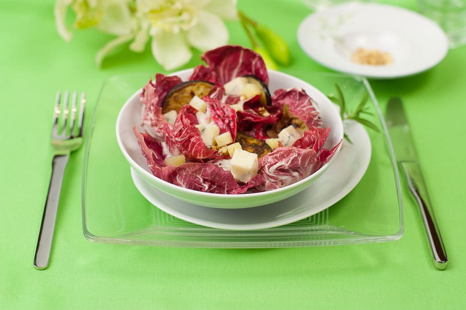 Salad on the table, this salad with radicchio rounds off the evening!