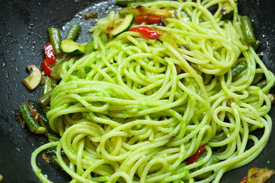 Spaghetti mixed with basil sauce
