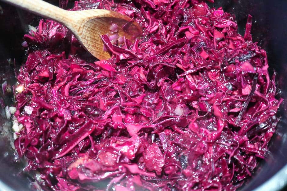 Cooking red cabbage