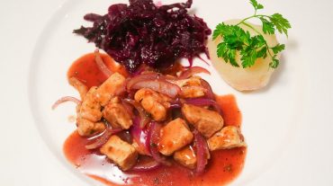 Vegetarian, vegan goose with dumplings and red cabbage recipe picture