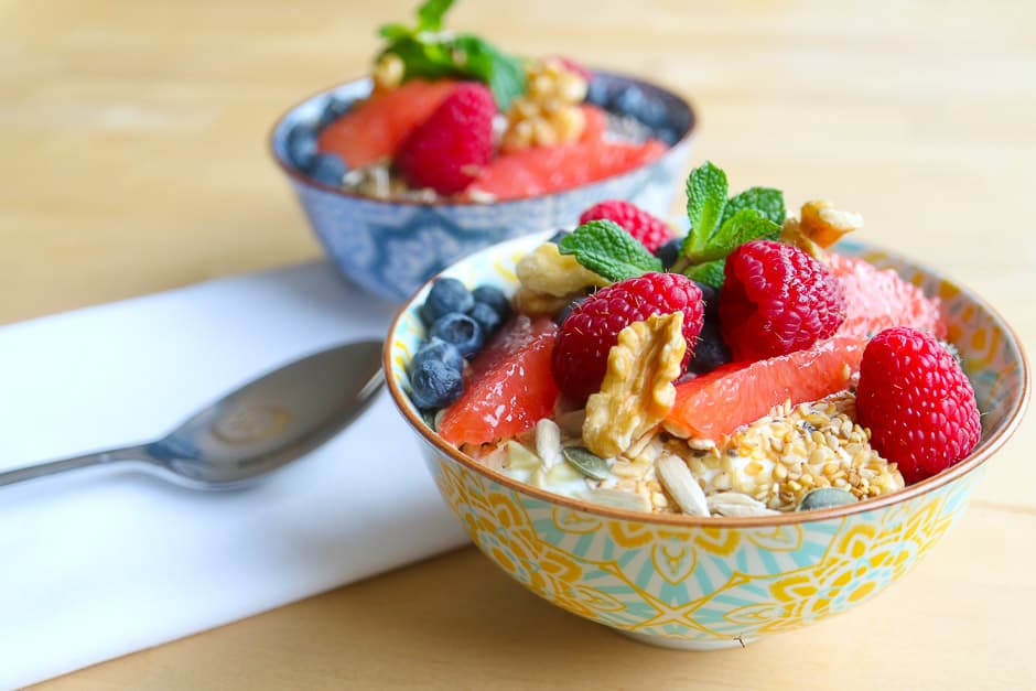 Low carb muesli with berries and mint