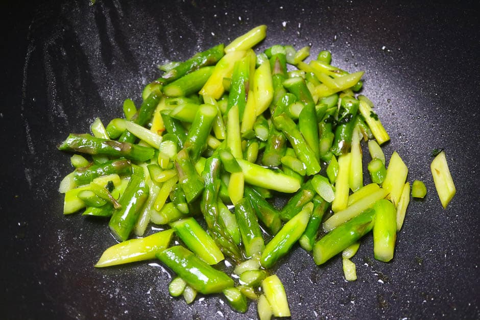 Asparagus while cooking in the pan