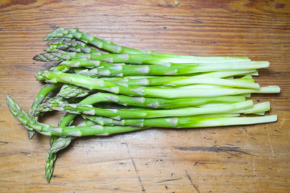 Peeled green asparagus.