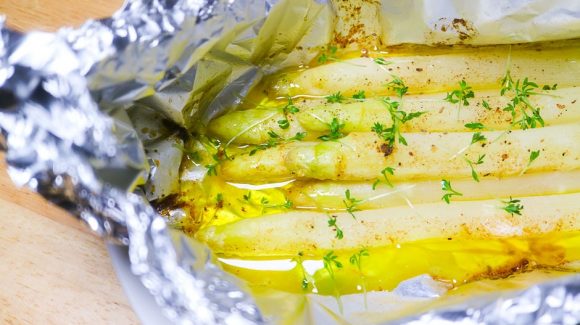 Recipe picture asparagus in the oven, prepare in aluminum foil