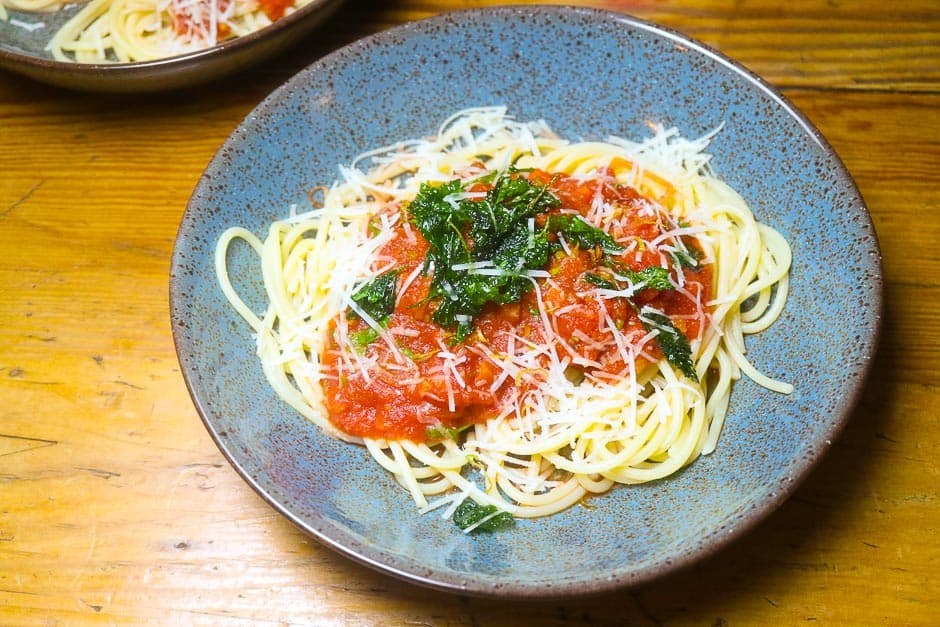Serve the spaghetti all'Amatriciana