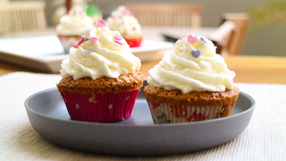 cupcakes with grated coconut