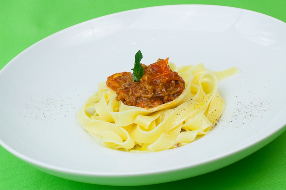 Spaghetti Bolognese, egg noodles tagliatelle are the better pasta with ragout