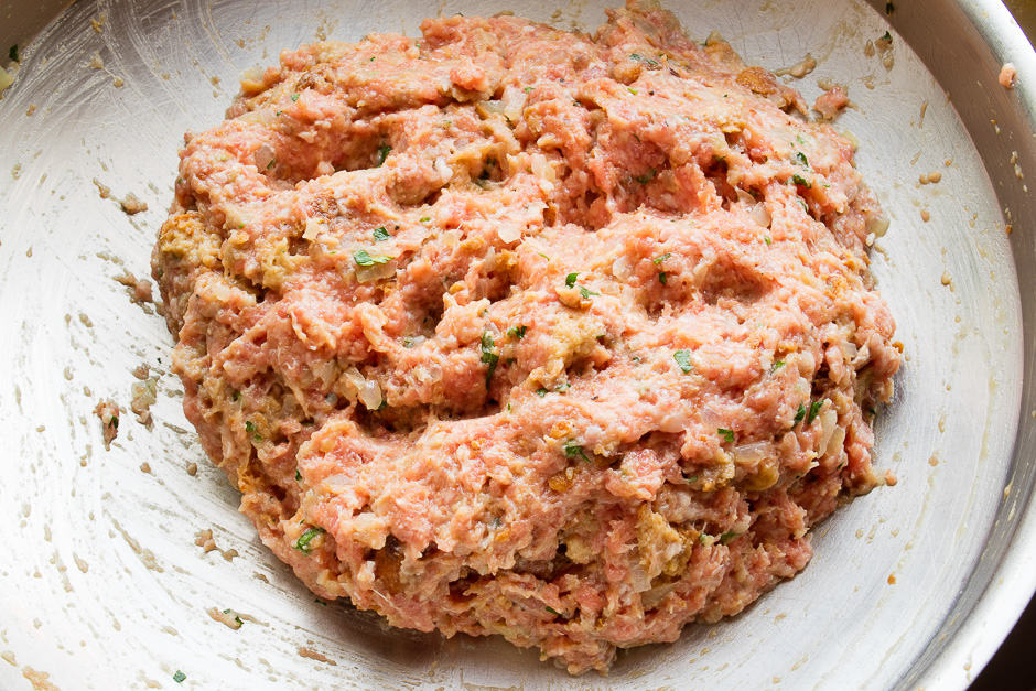 Meatloaf minced meat mixture in a bowl.