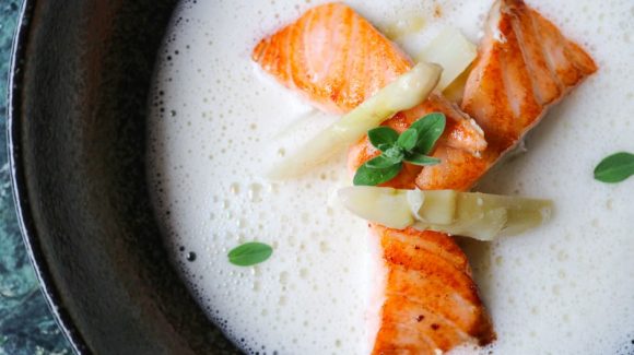 Asparagus soup with salmon