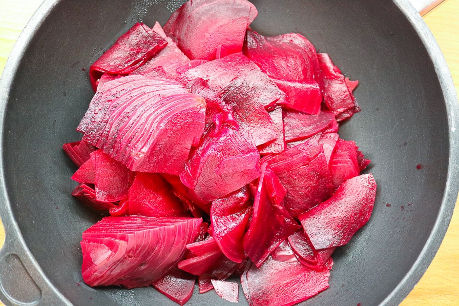 Red beets cut in bowl