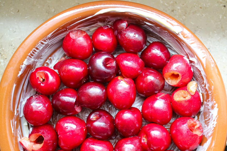 Cherries in the baking dish