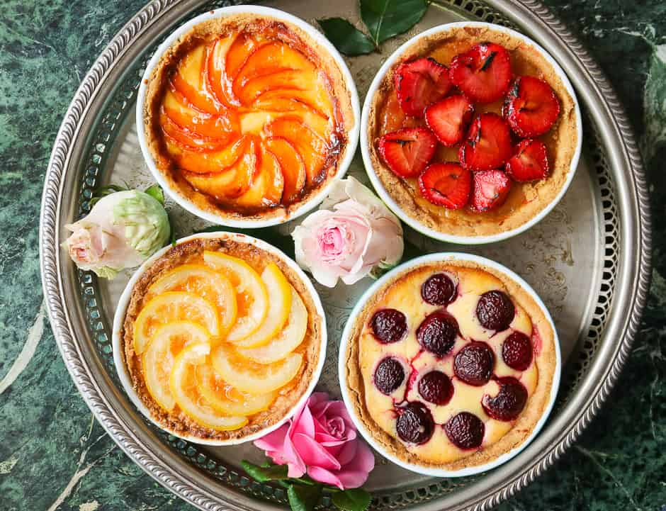 Small cakes with fruit