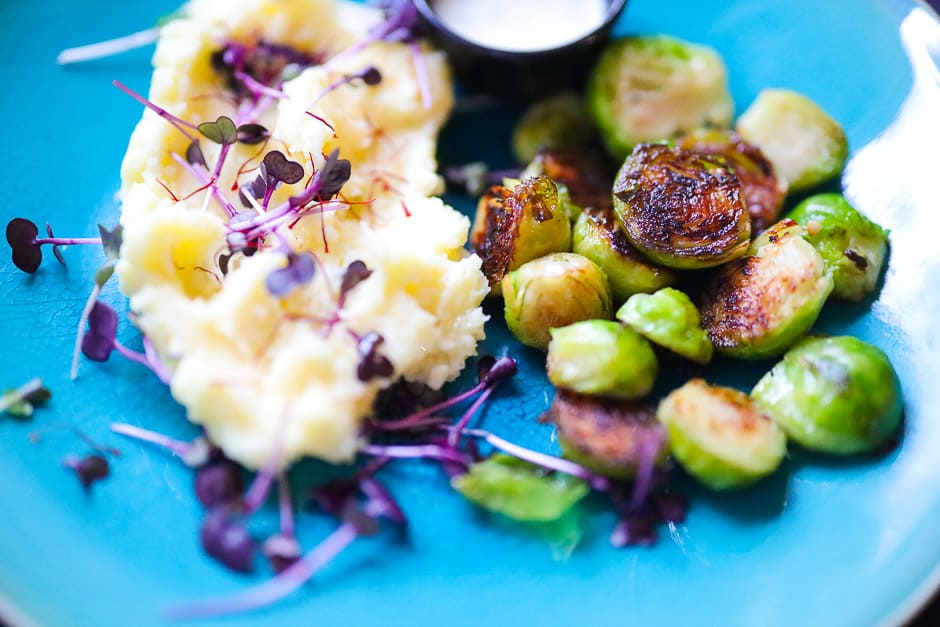 Roasted cabbage sprouts with mashed potatoes