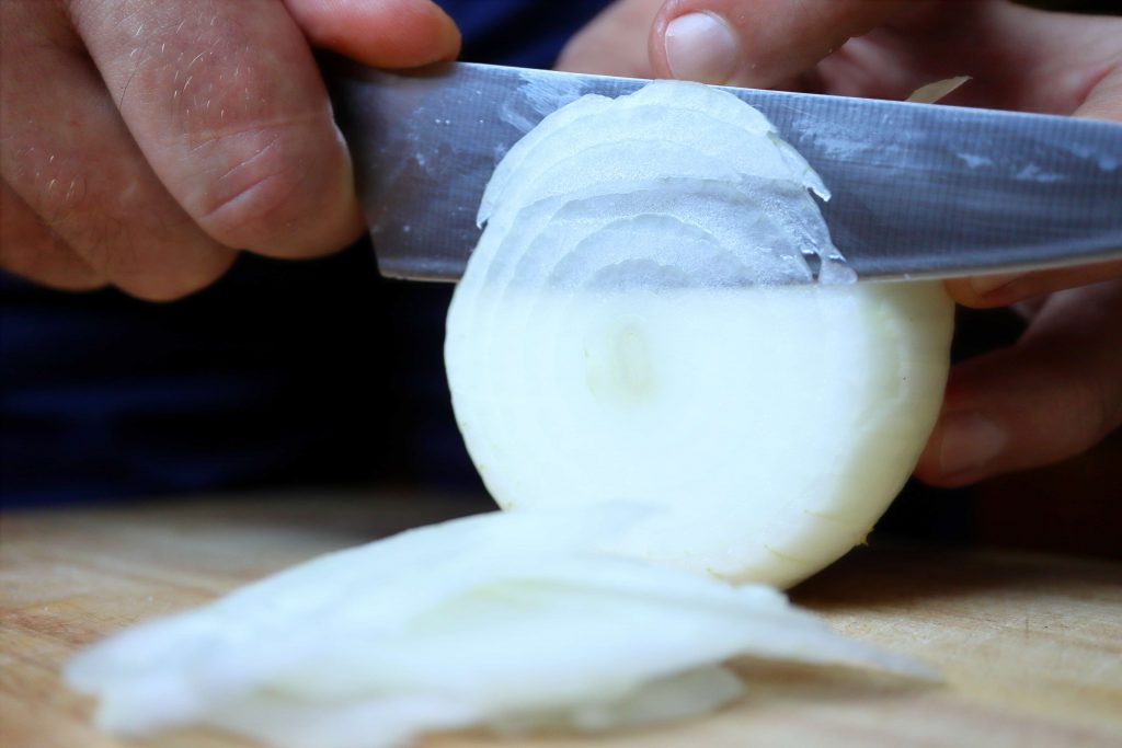 Cut the onion slices