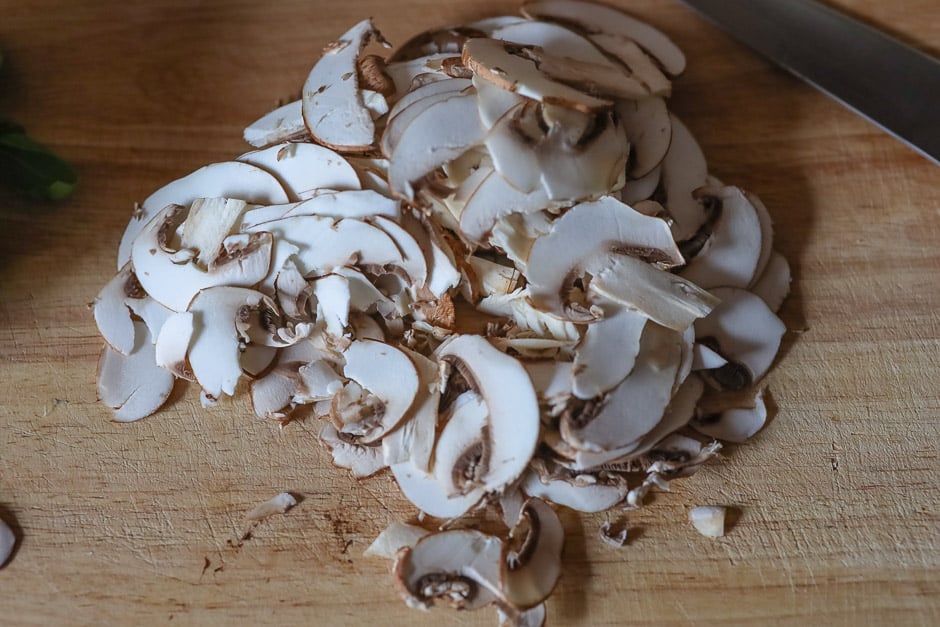 Cut the mushrooms into slices