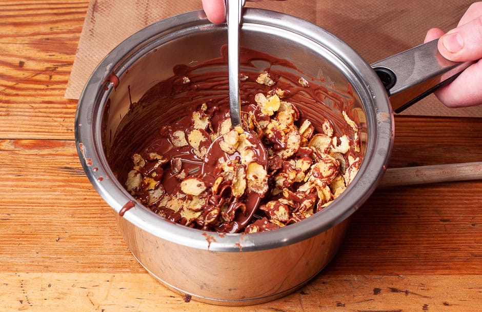 Corn flakes and chocolate alde in the pot