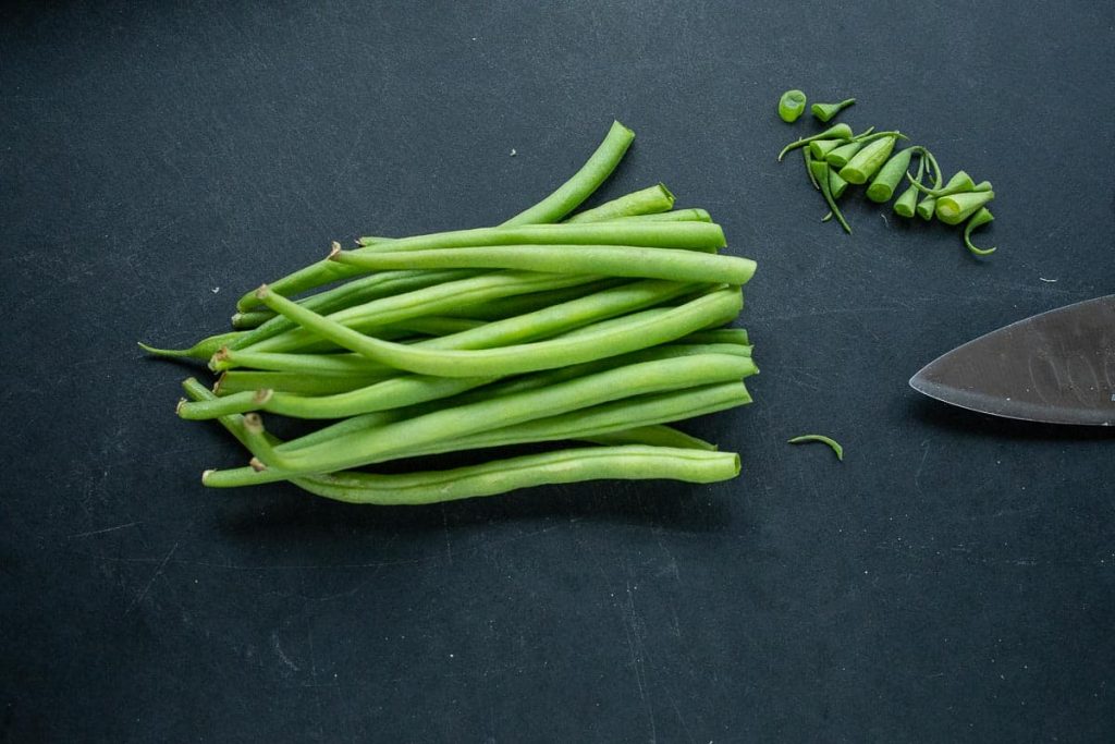 Clean green beans