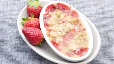 Strawberry cake as a crumble - Strawberry Crumble