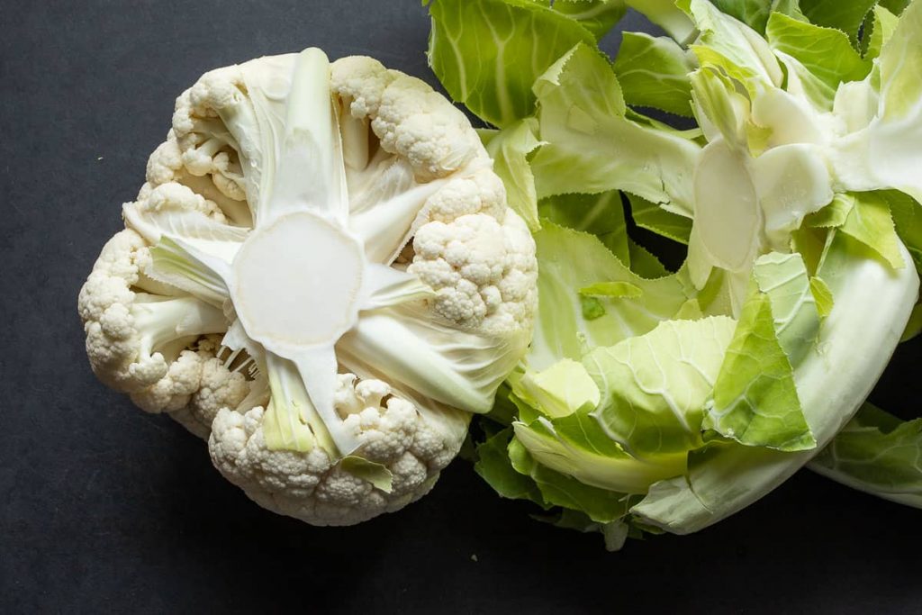 Remove the cauliflower from the leaves
