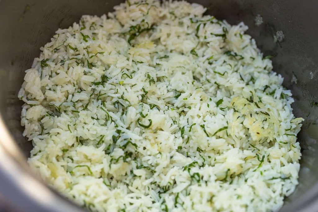 Rice with butter and wild garlic