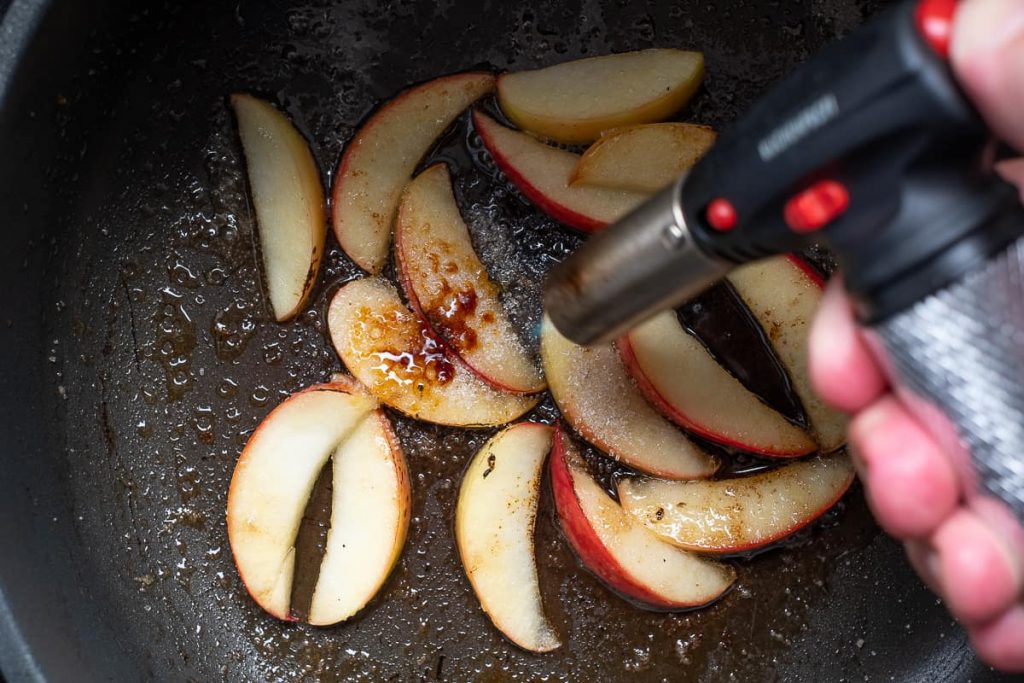Caramelize the apple pieces