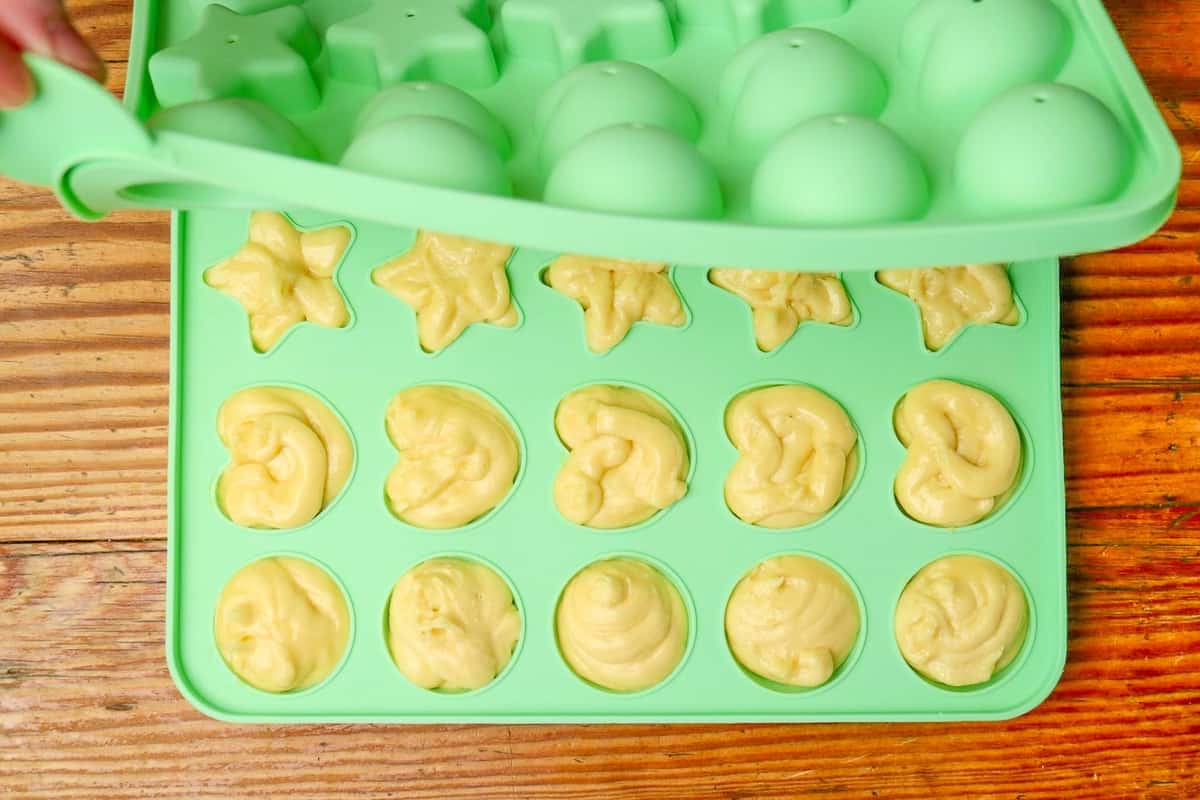 Seal the filled cake pop molds