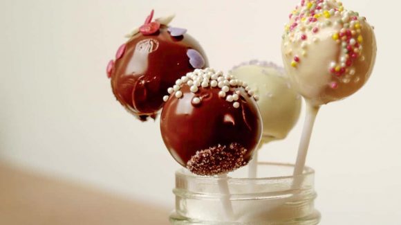 Cake Pops with Cake-Leftovers