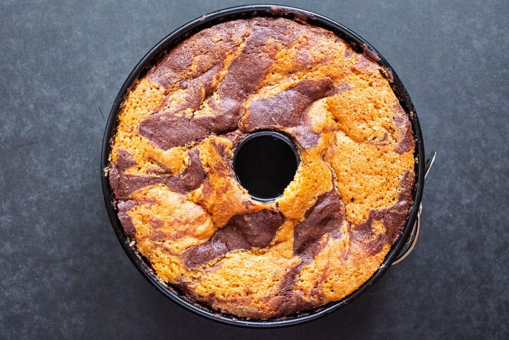 Marble cake in the cake pan