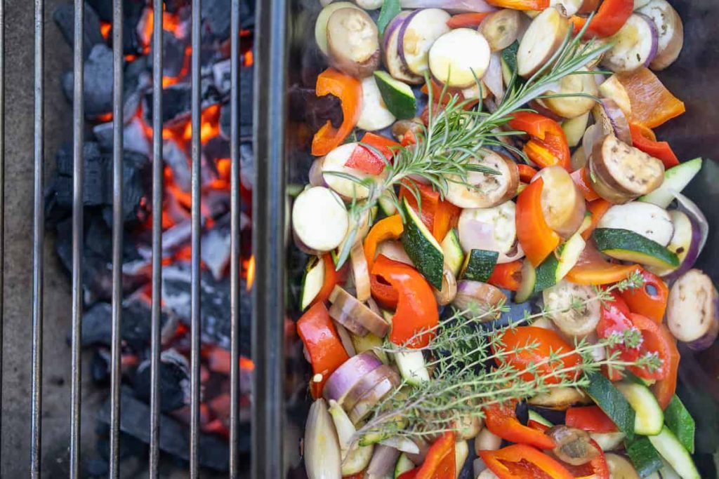 Grilled vegetables on the wire rack