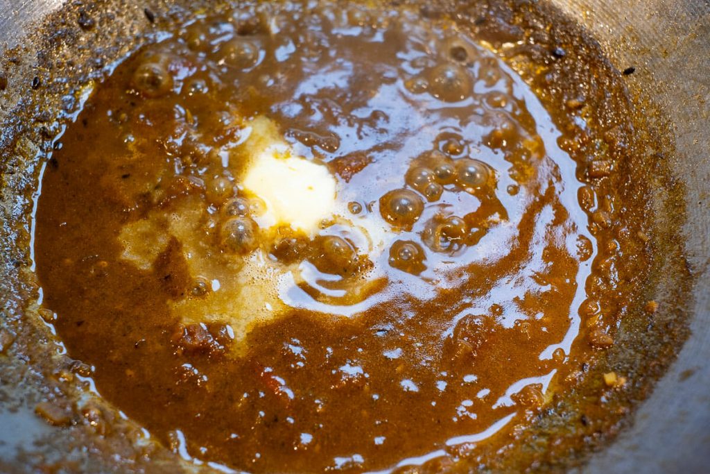 Palak paneer sauce with butter