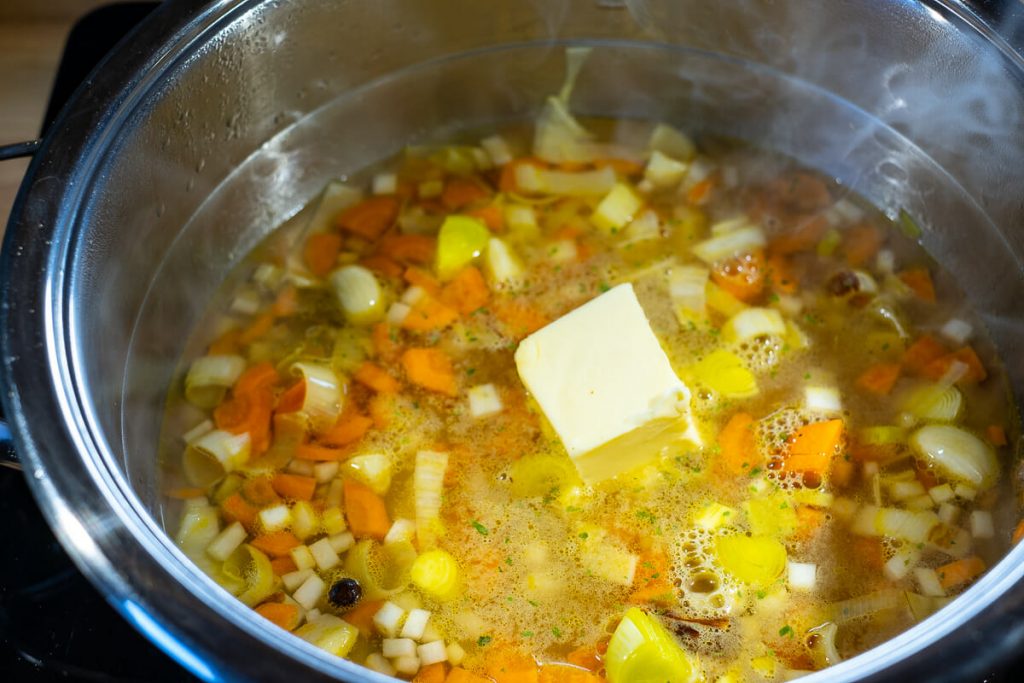 Vegetable stock with butter