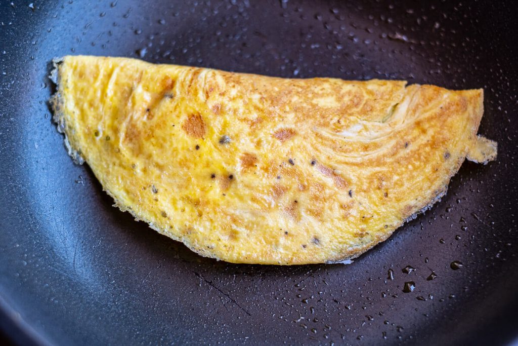 Stuffed omelette in the pan