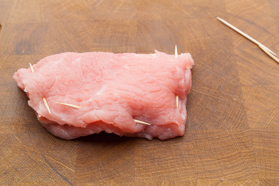 escalope when stuffing with cheese and ham - prepare Gordon bleu