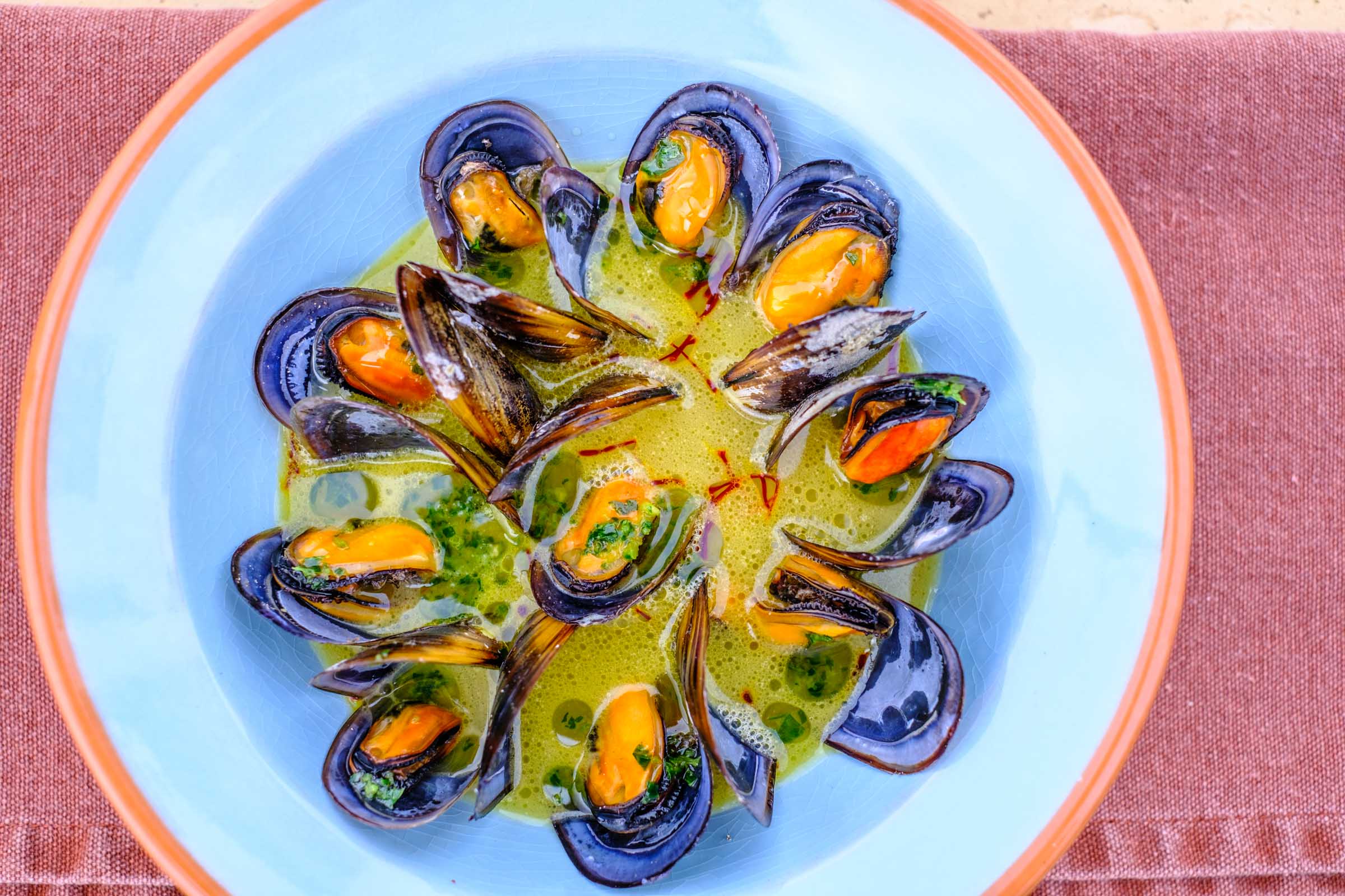 mussels in white wine stock