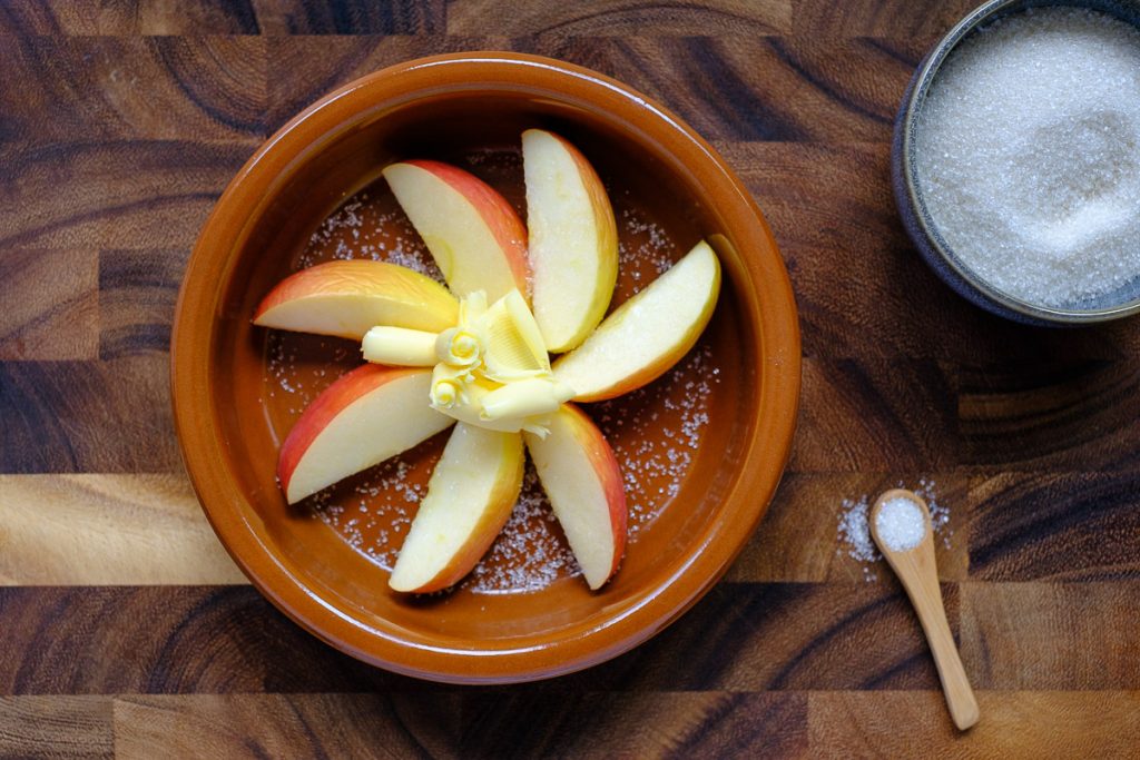 Prepare apple slices for cooking