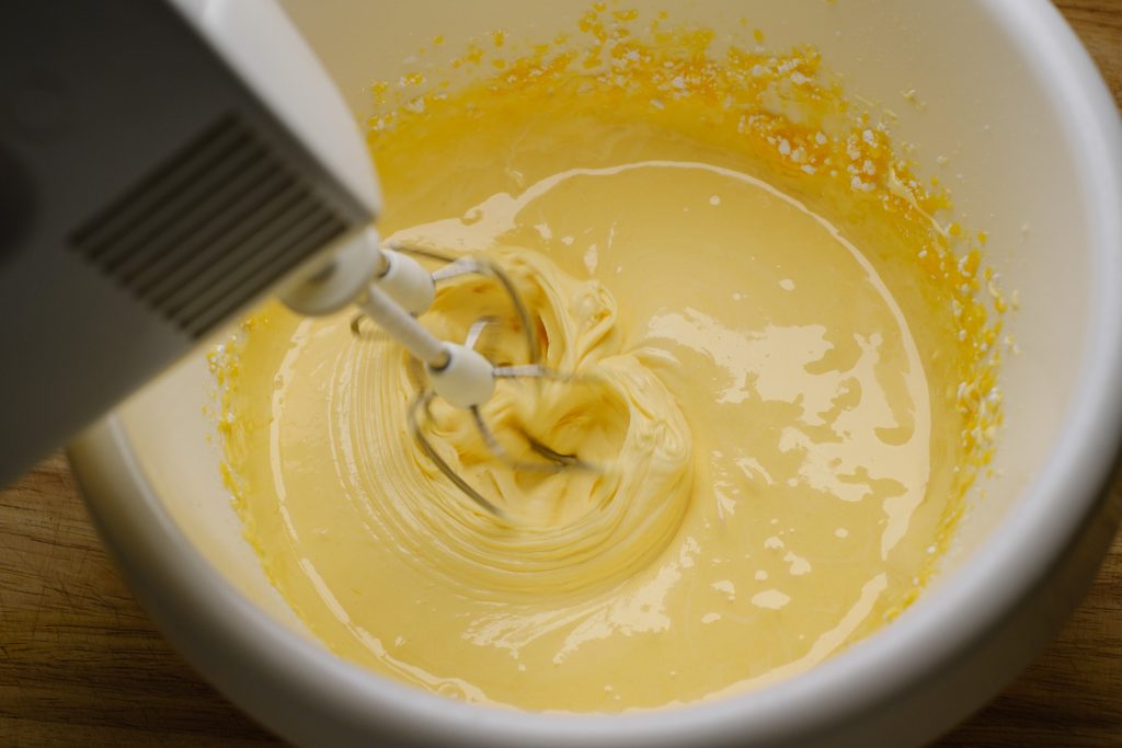 Stir egg yolk and powdered sugar