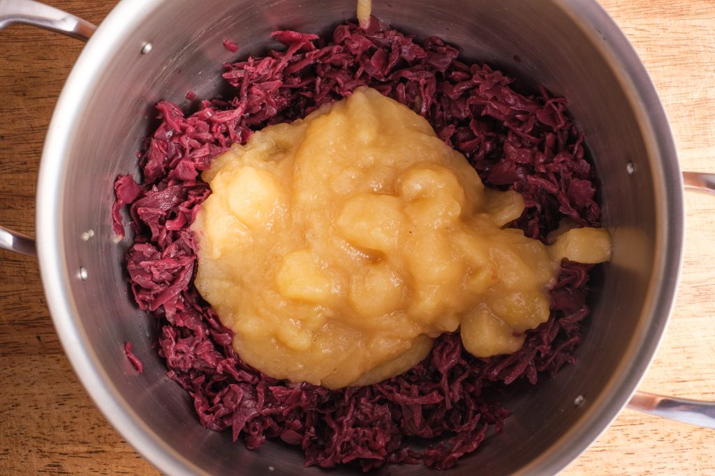 Red cabbage and applesauce in a pot