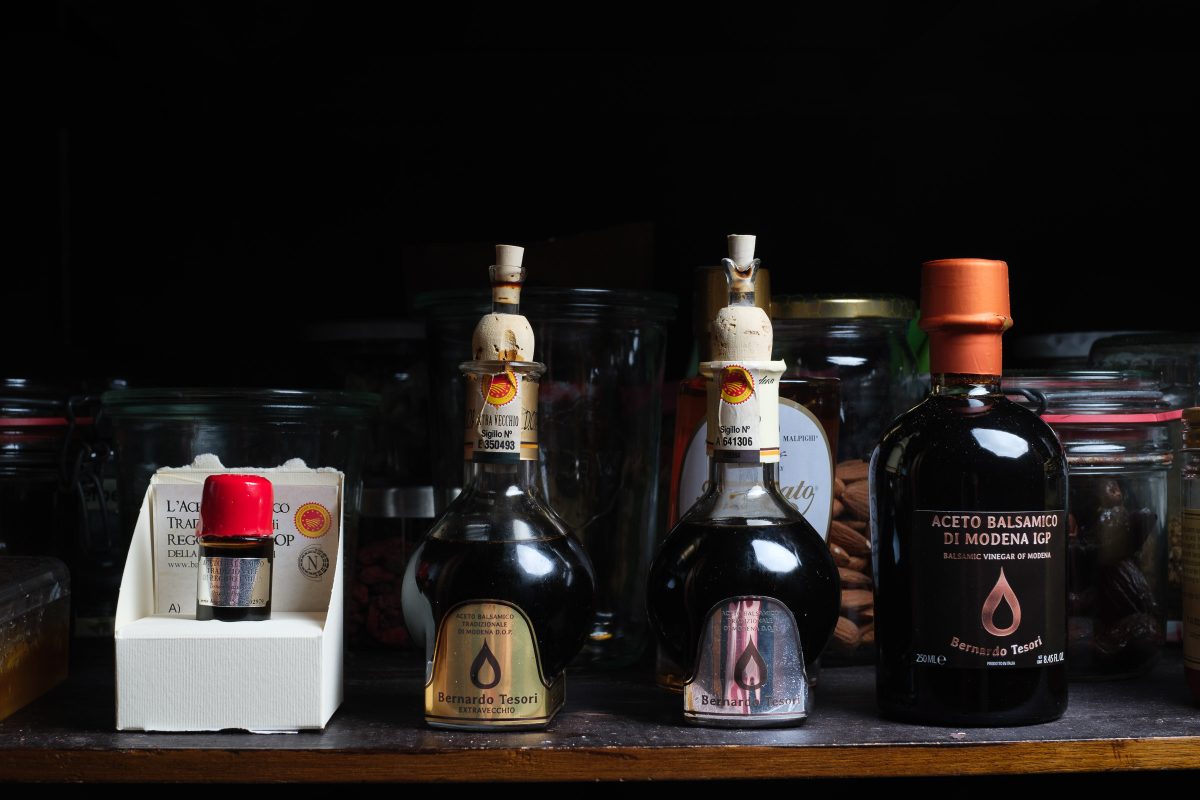 Balsamic Vinegar Cover image to the ingredients encyclopedia Article © Thomas Sixt