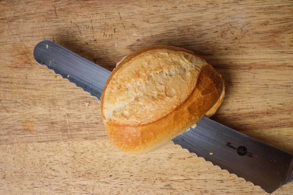 Cut the bun or bread roll