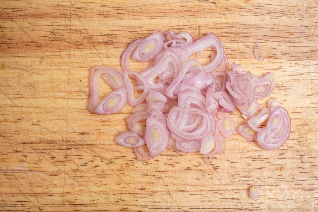 Shallots sliced into rings